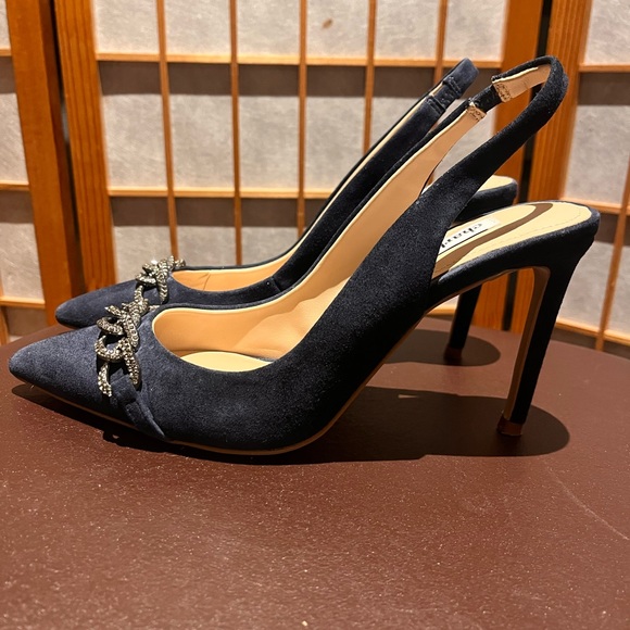 Navy blue suede Charles David 4” pump - Picture 3 of 12